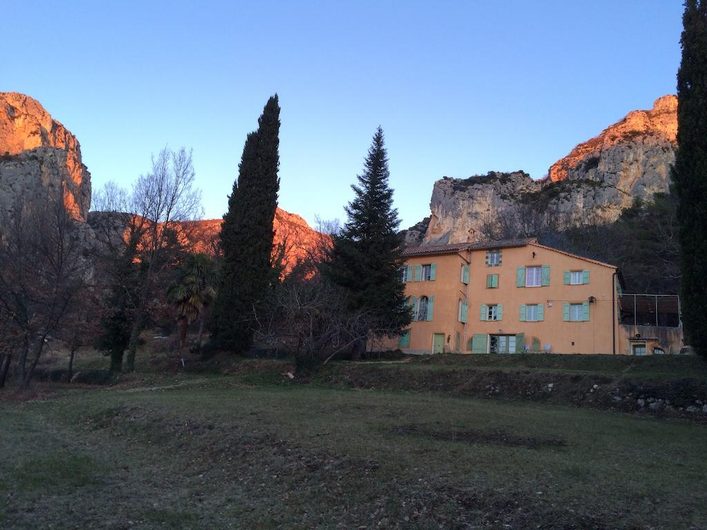 Maison d'Hôtes à Angouire Moustiers-Sainte-Marie Exterior foto